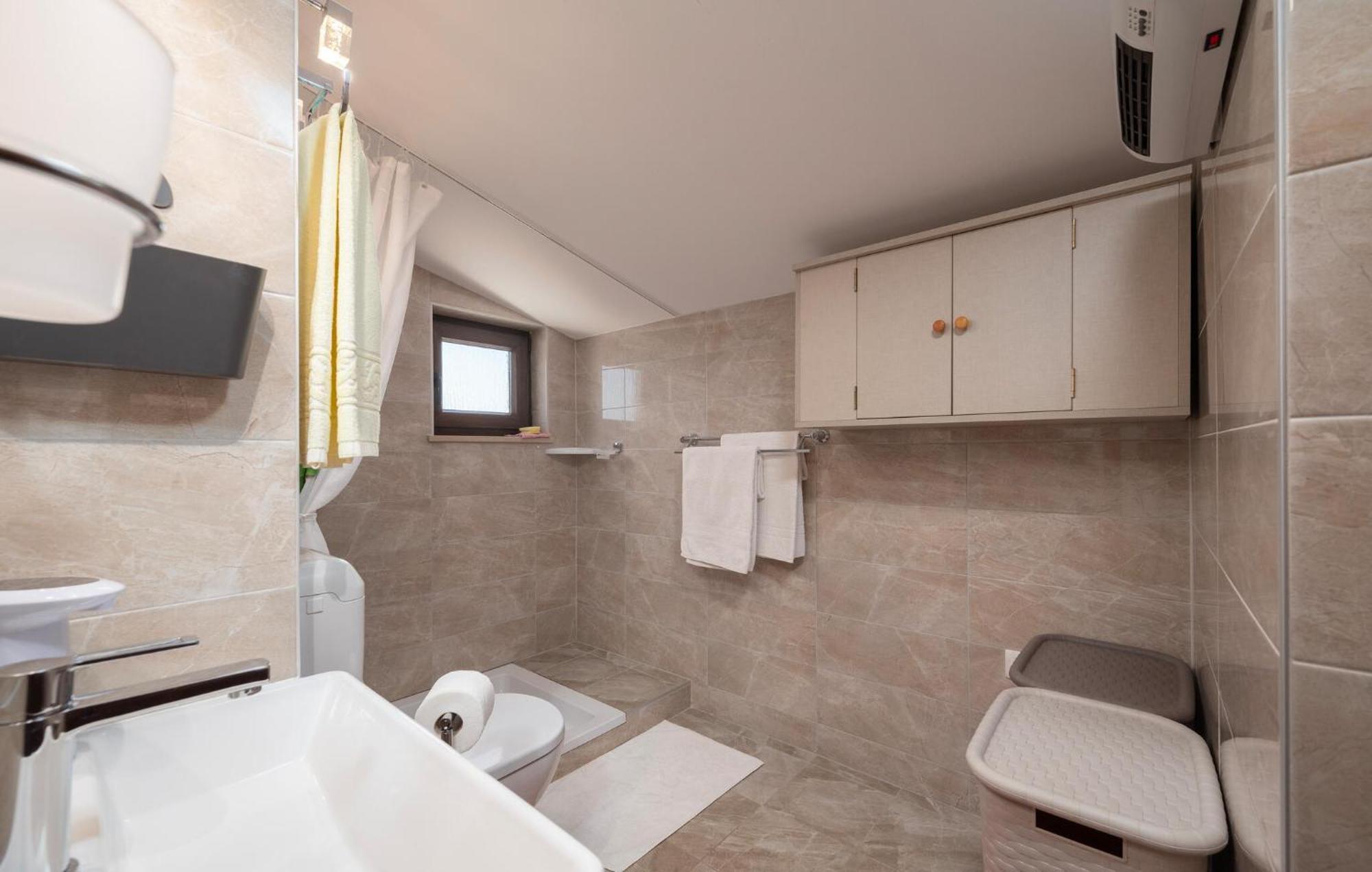 2 Bedroom Cozy In Ferienhaus Pula