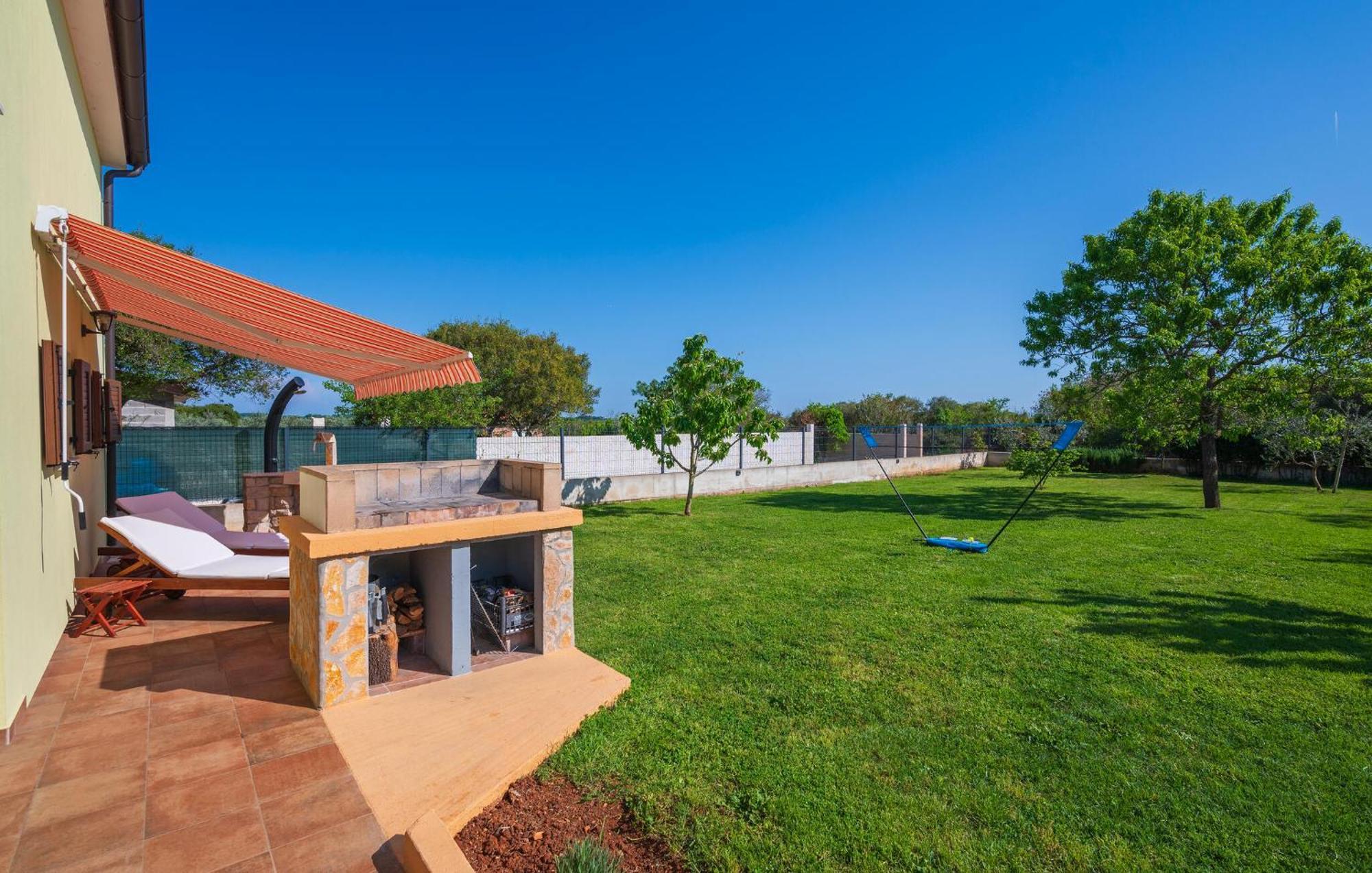 2 Bedroom Cozy In Ferienhaus Pula