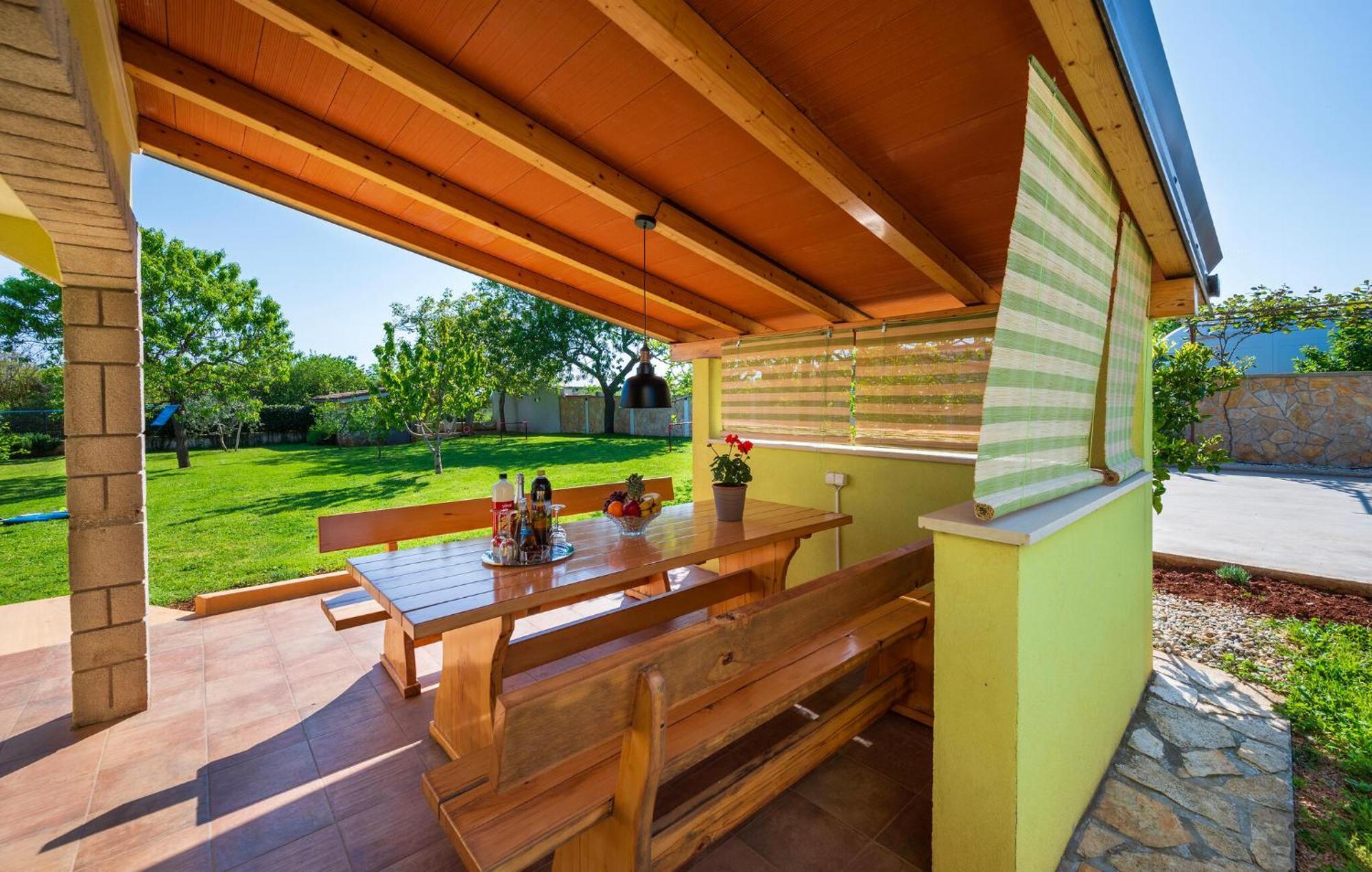 2 Bedroom Cozy In Ferienhaus Pula